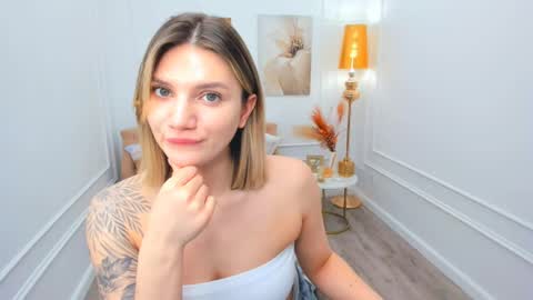 selenaemoore online show from April 11, 5:57 am