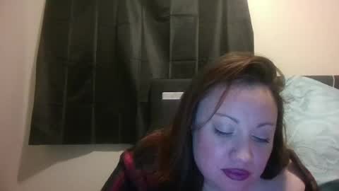 sexyandcurvy42077 online show from April 24, 12:24 am