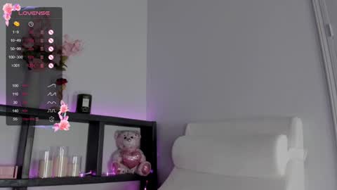 Estee online show from March 12, 5:59 pm