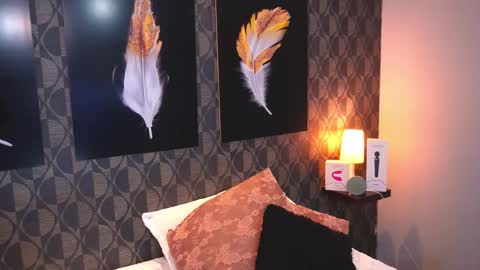 Sharom  online show from March 7, 6:59 pm