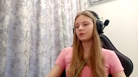 Lisa online show from December 17, 6:39 am