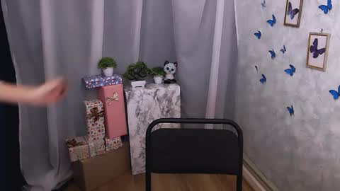 shy_sabrina_ online show from January 6, 7:42 am