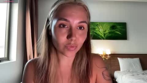 You fav Miss Si online show from February 9, 10:06 am