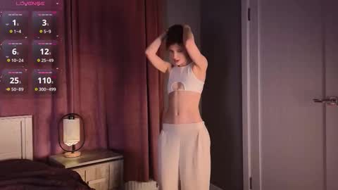 silly___woman online show from February 6, 8:23 pm