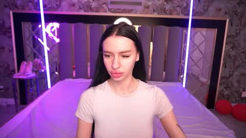 snow_whiteeex online show from March 19, 6:40 am