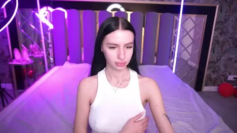 snow_whiteeex online show from March 31, 7:19 am