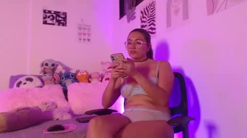 sofialujan_ online show from August 5, 1:12 am