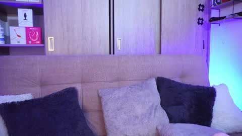 Sophiie online show from April 8, 4:25 am