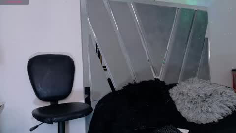 Stefy Milf online show from April 19, 2:11 am