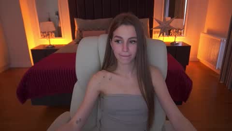 stellahoneywell online show from March 21, 9:03 am