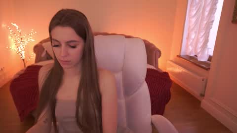 stellahoneywell online show from March 22, 9:15 am