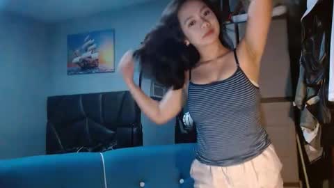 Kisses online show from March 27, 8:16 am