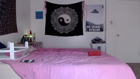 Strawberrylotsacake online show from April 5, 3:00 pm