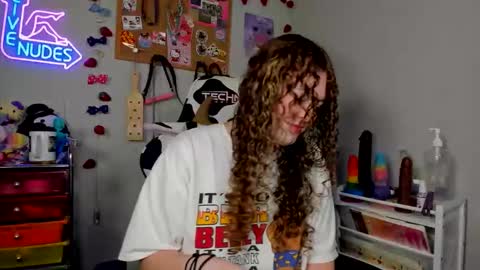 Strwbby online show from April 18, 6:05 am