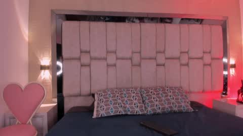  susi  online show from April 11, 8:12 pm