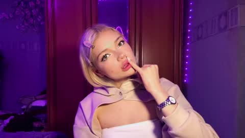 Stacy online show from April 29, 9:31 pm