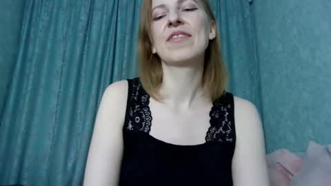 sweet_lilbunny online show from February 5, 3:59 pm