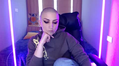 sweet_n_strong online show from April 9, 6:19 am