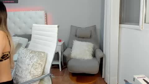 christie online show from April 15, 7:14 pm