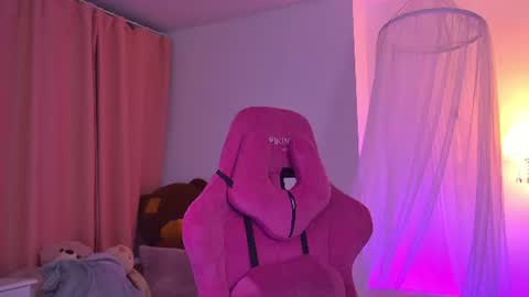 Emily online show from August 7, 8:32 am