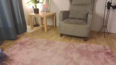 Lizzy online show from April 9, 6:19 am