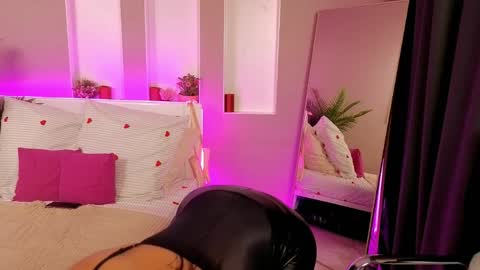 Tasha online show from April 5, 9:03 pm