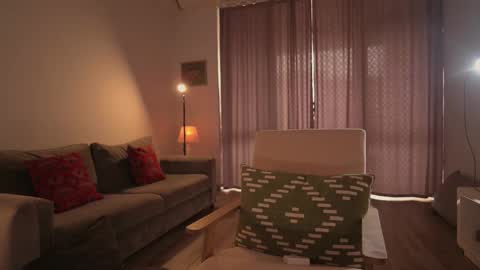 RHEA  pronanciation like Reya   online show from February 24, 12:15 pm