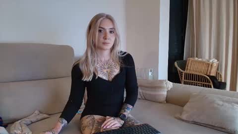 tattoobbgirl online show from March 21, 6:35 pm