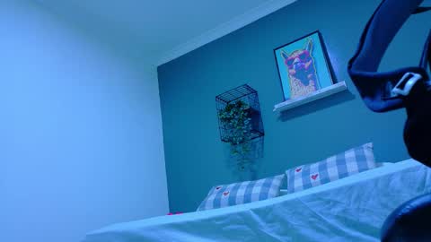 TAYLOR  online show from February 16, 11:43 am