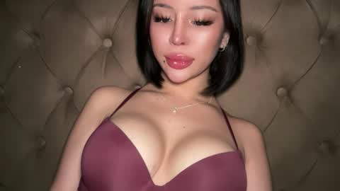 Elle  dont forget to folloW me and thumbs up online show from March 15, 1:40 am