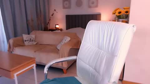 Tilly online show from March 4, 8:37 pm