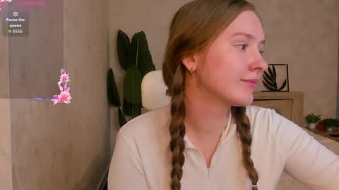 Stella online show from April 14, 9:31 am