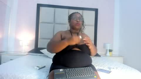 Treisy Vixen big ass online show from July 7, 3:20 am