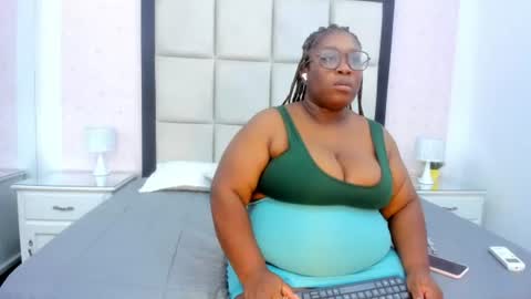 Treisy Vixen big ass online show from July 4, 3:46 am