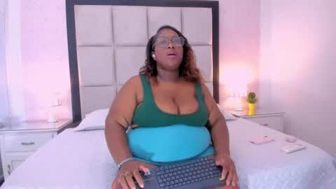 Treisy Vixen big ass online show from July 16, 1:54 am