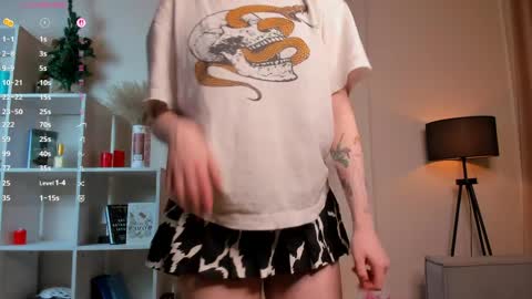 twannathidphy online show from April 6, 1:12 pm