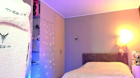 Miley online show from April 16, 2:50 pm