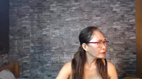 urhotvivian11 online show from July 4, 12:50 am