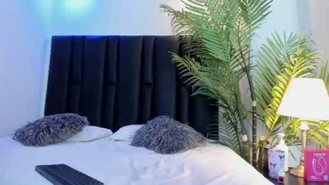 valeri_tafur online show from August 6, 10:55 am