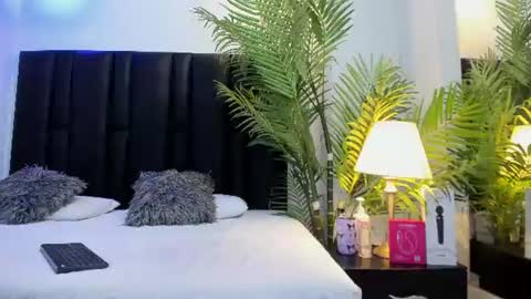 valeri_tafur online show from August 3, 11:05 am