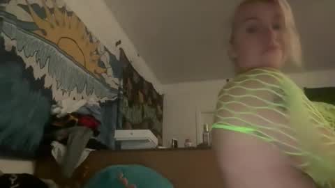 vanessaluvs2play online show from April 8, 8:27 am