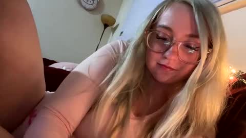 vanillapuddingpie online show from November 17, 3:18 am