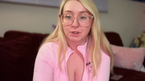 vanillapuddingpie online show from February 4, 3:44 am