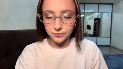 LisaWens online show from February 4, 3:26 pm