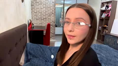 LisaWens online show from February 1, 3:11 pm