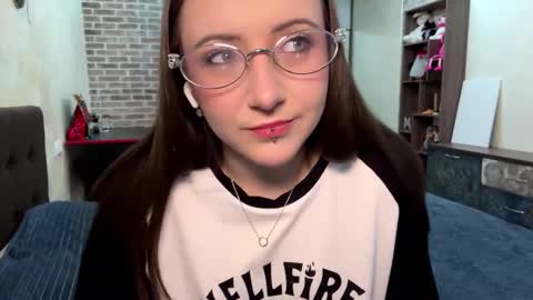 LisaWens online show from February 24, 1:32 pm