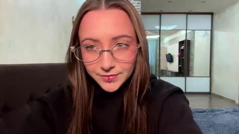 LisaWens online show from February 10, 6:27 am