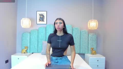 velvet_scarlet online show from April 9, 2:36 am