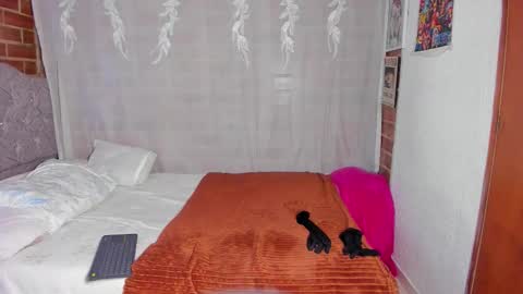 Victoria online show from February 21, 9:15 pm