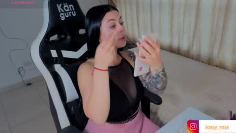 V  I C  T O R I A  online show from April 15, 10:32 pm